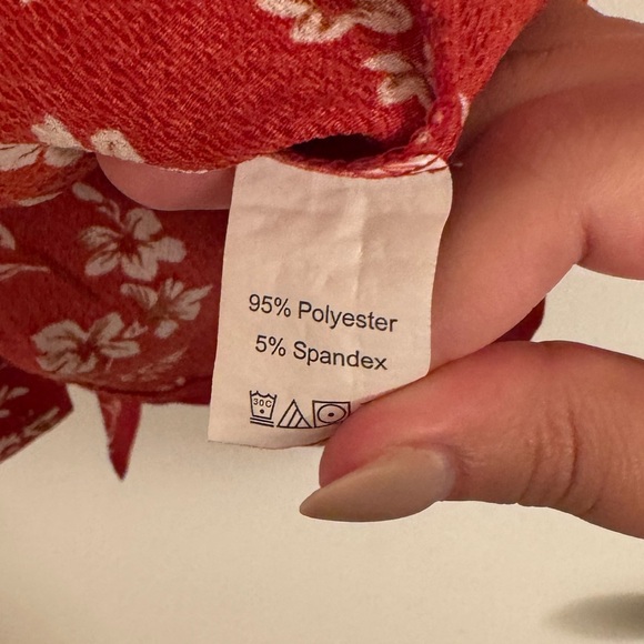 Shein Short Evasive Sleeves Red/White Flowers Blouse - Picture 6 of 7